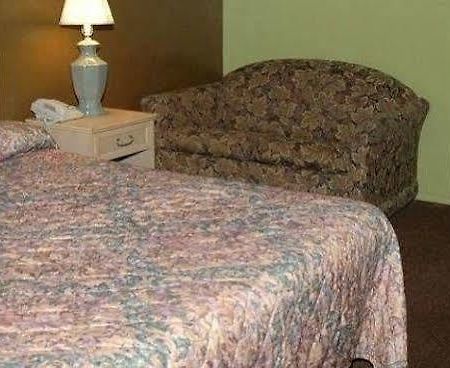 Bradford Inn & Suites Мидланд Екстериор снимка